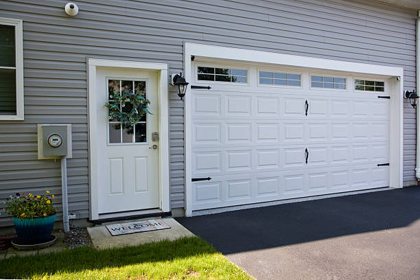 24/7 Emergency Garage Door Panel Replacement experts in Del Rey Oaks, CA